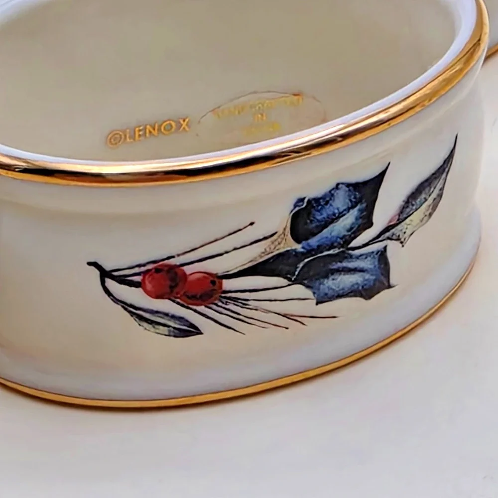 Lenox Winter Greetings Napkin Ring Set of 4 Ivory Porcelain Holly Berry Gold Rim